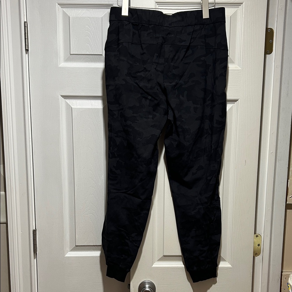 Lululemon Ready to Rulu Black Camouflage Joggers Sz 8 NWOT